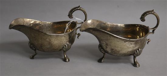 A pair of George V silver sauceboats, London, 1913, 13.5 oz.